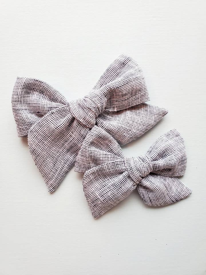 Laço Roda Pequeno • Verificação de Linho Cinza • Acessórios para crianças por atacado de Revival Bow Co.