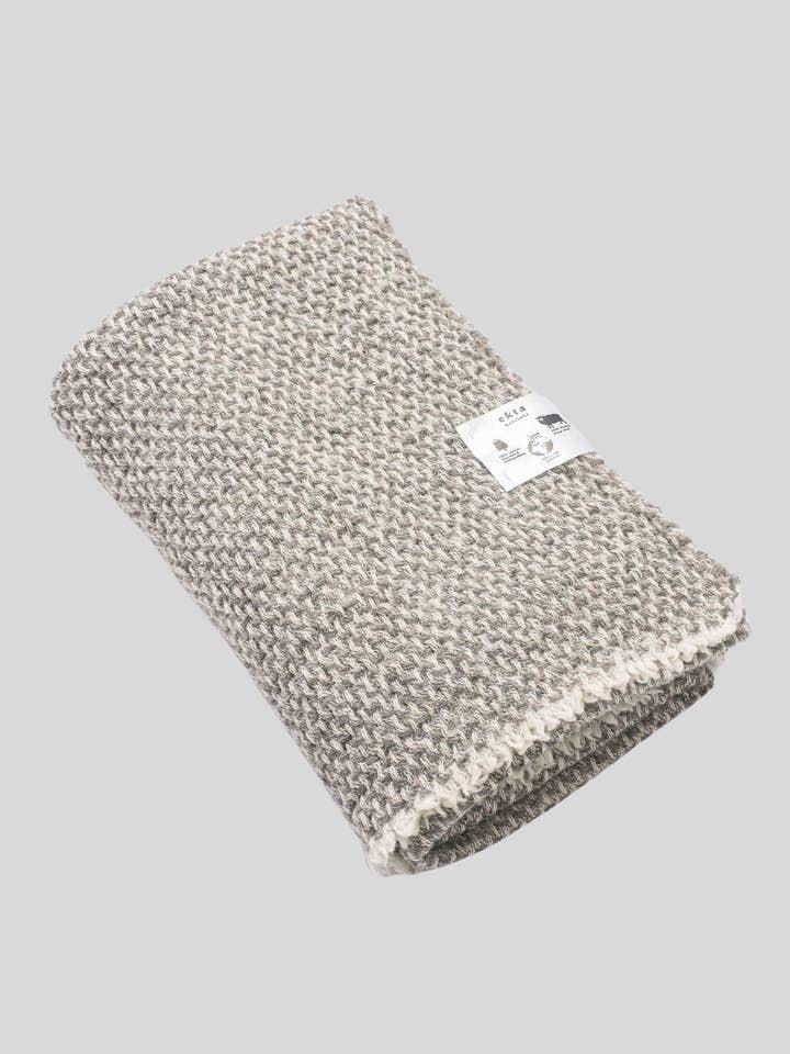 Aino Throw Grey - 100% finnische Schafwolle für den Großhandel von Ekta Helsinki