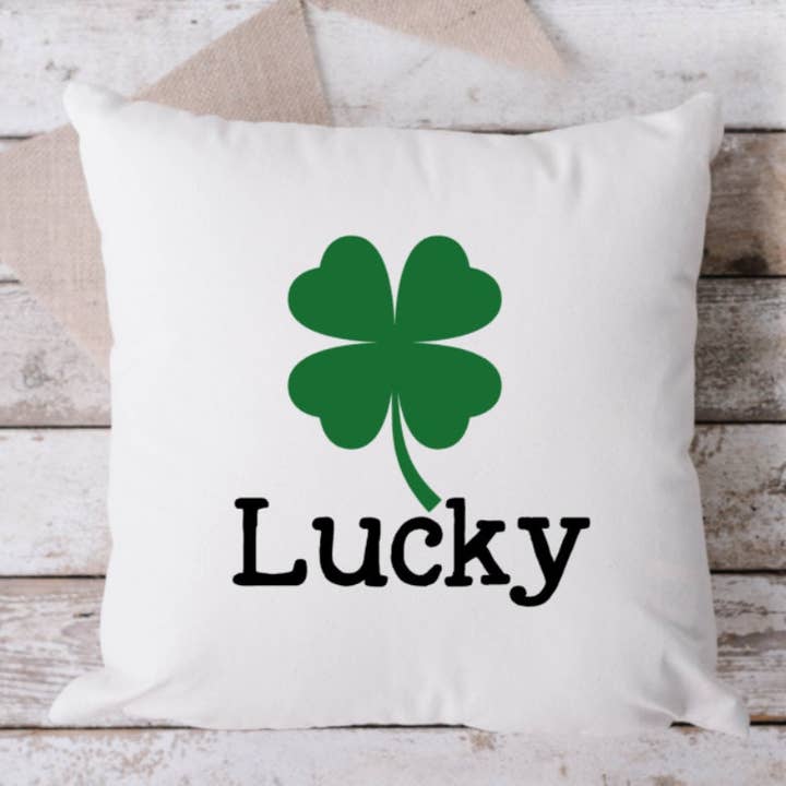 Lucky Shamrock Saint Patrick's Day White Pillow, coussin amusant, oreiller sarcastique, oreiller 18 x 18, oreiller, oreiller blanc pour la vente par Brandi Dai Designs