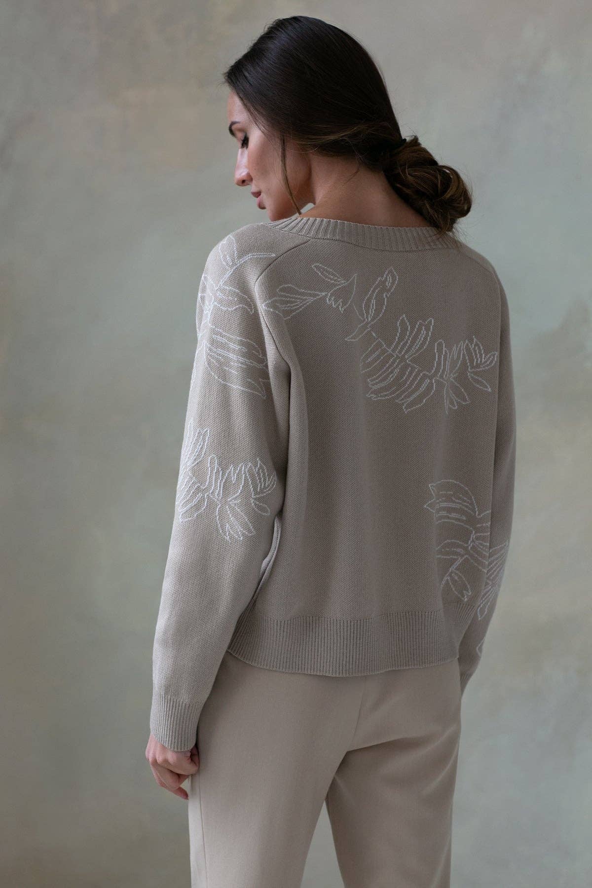 Nenya Fashion Limited - Wholesale Cardigan - Women's - V-Neck Relaxed Cardigan Leaf2