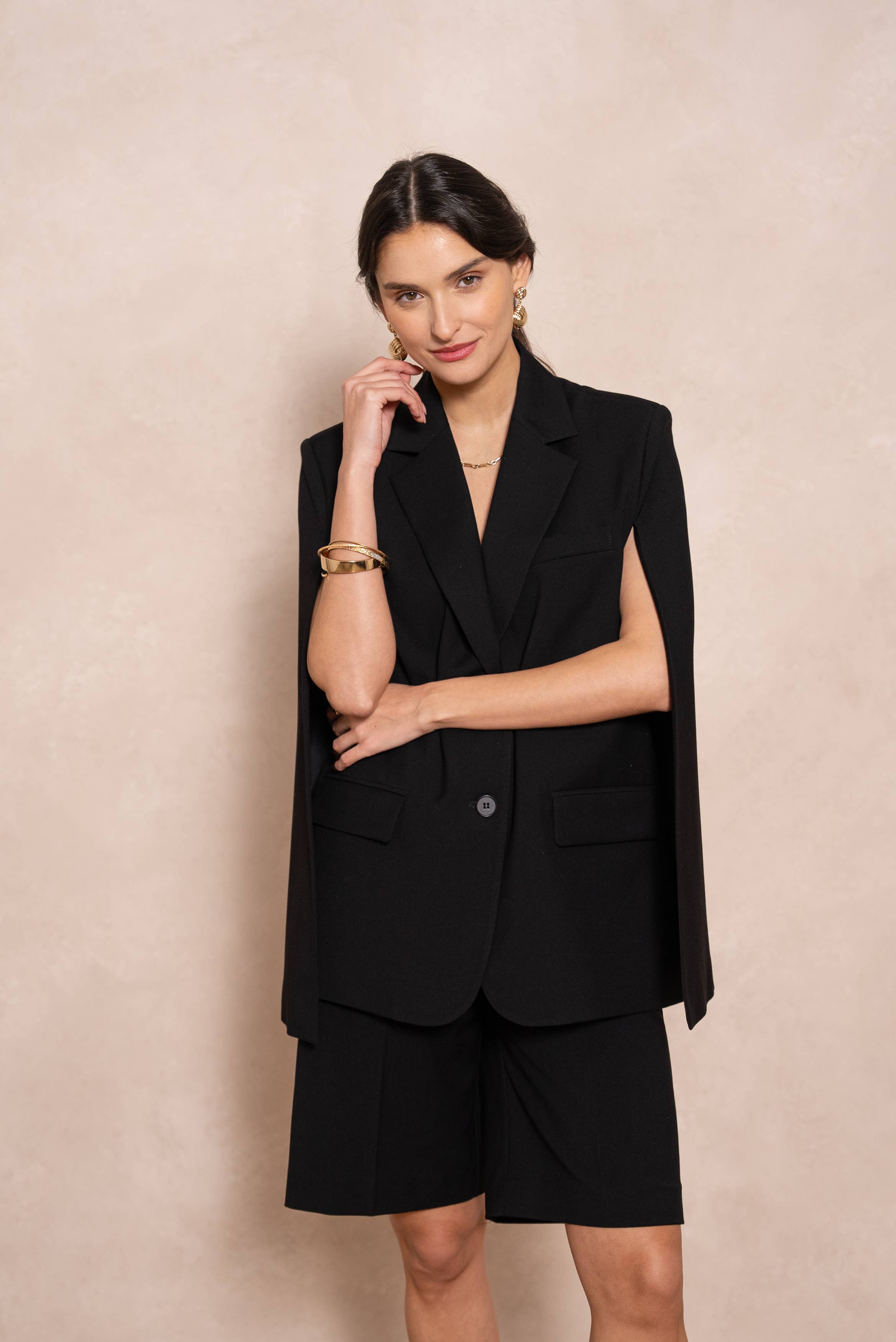 Attentif Paris - Wholesale Jacket - Women's - [Vision] Oversized cape jacket with structured cut34