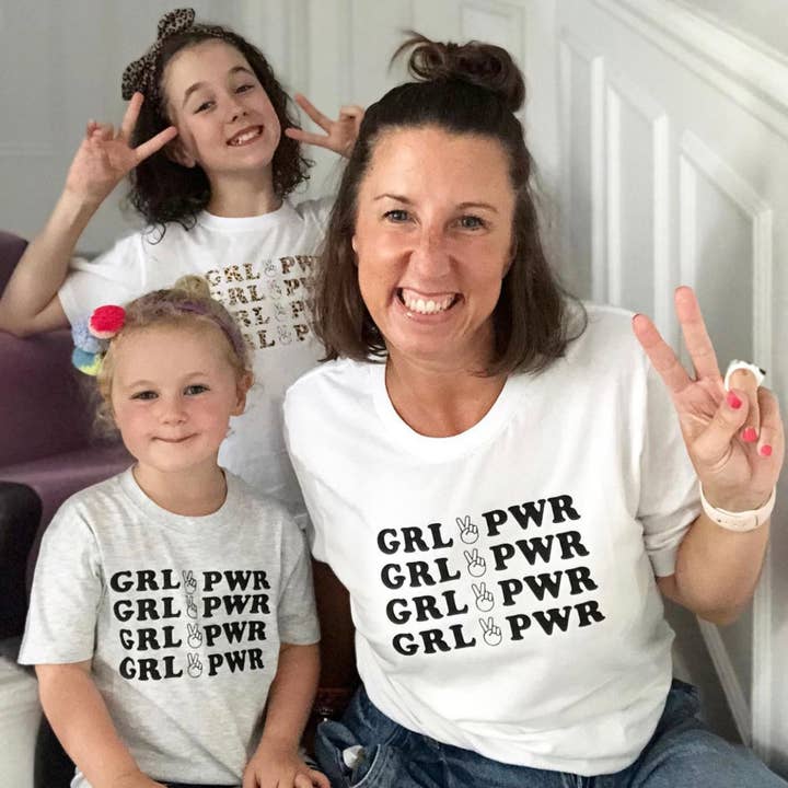 GRL PWR T-stuk voor wholesale door Willow & Fleur UK