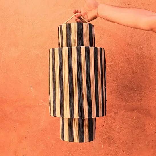 Marokkaanse cilindervormige hanglamp van gevlochten raffia voor wholesale door Terracotta Design LTD