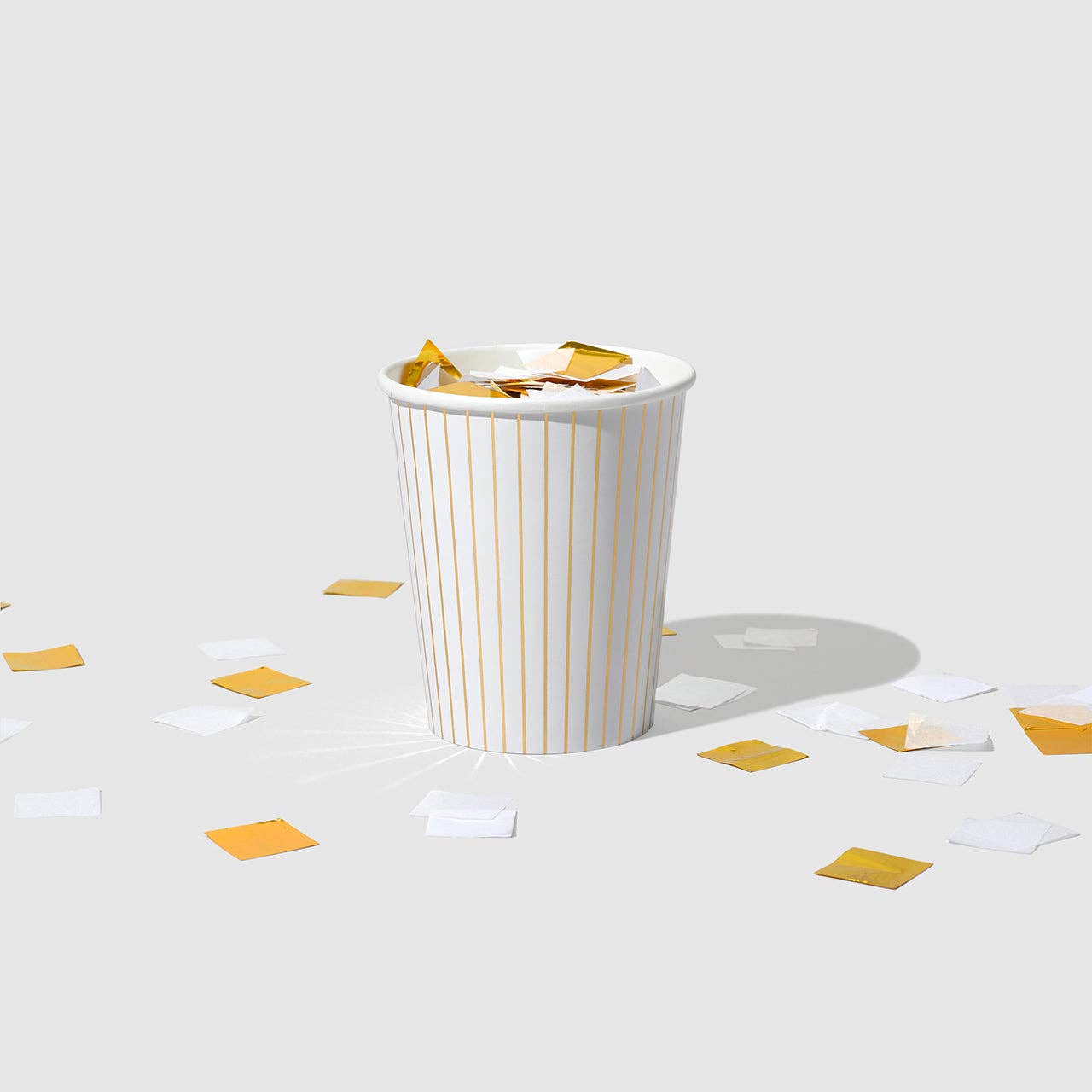 Coterie Party Supplies - Vente Gobelets jetables - Gobelets blancs à fines rayures (10 par paquet)1