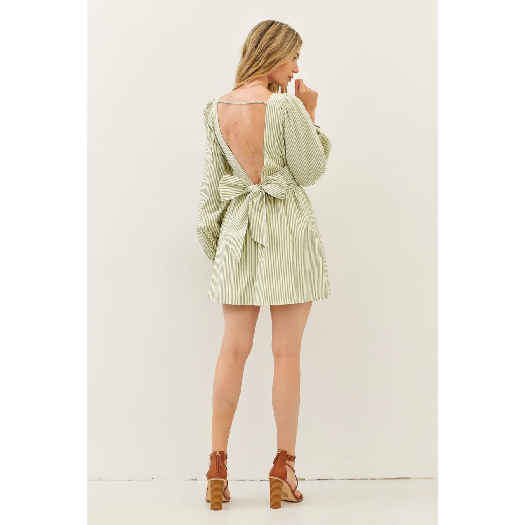 idem ditto - Vente Robe – femme - Mini-robe rayée charme avec dos ouvert dramatique et nœud oversize21