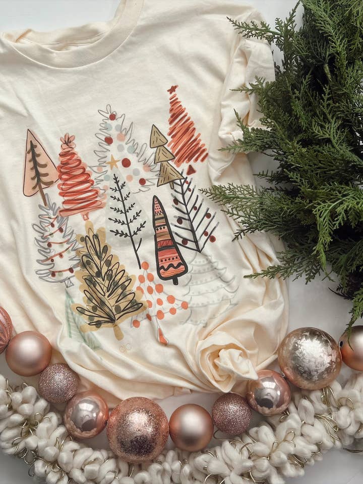 T-shirt grafica Boho Christmas Tree Farm per la vendita all'ingrosso da parte di Whitney | Chaudoin Creations