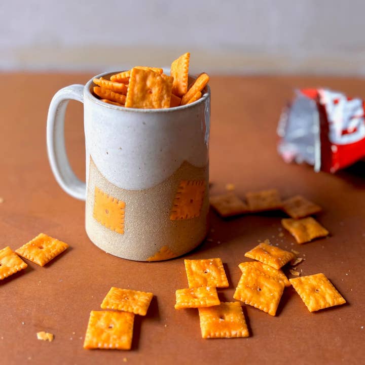 ROB Ceramics – wholesale Kaffekoppar – Cheez It Mugg Handgjord Keramik8