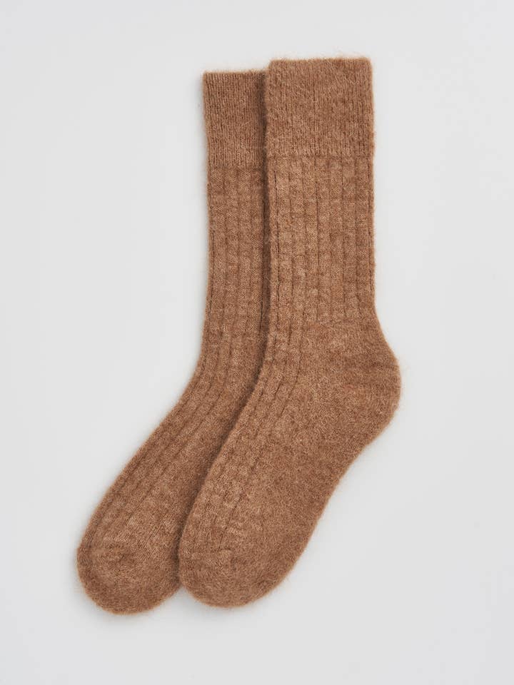 Biscuit Beige Ultra Bløde Alpaka Ribstrikkede Sengestrømper for engroshandel hos Pairs Socks
