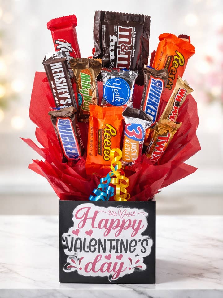 Bouquet de bonbons au chocolat dans une boîte Joyeuse Saint-Valentin (12 bonbons) pour la vente par So Sweet of You