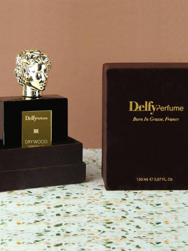 Dry Wood Vanilla Perfume 150ml for wholesale by DELFY FDR GROUP SOCIEDAD LIMITADA. (Delfy fdr group sl)