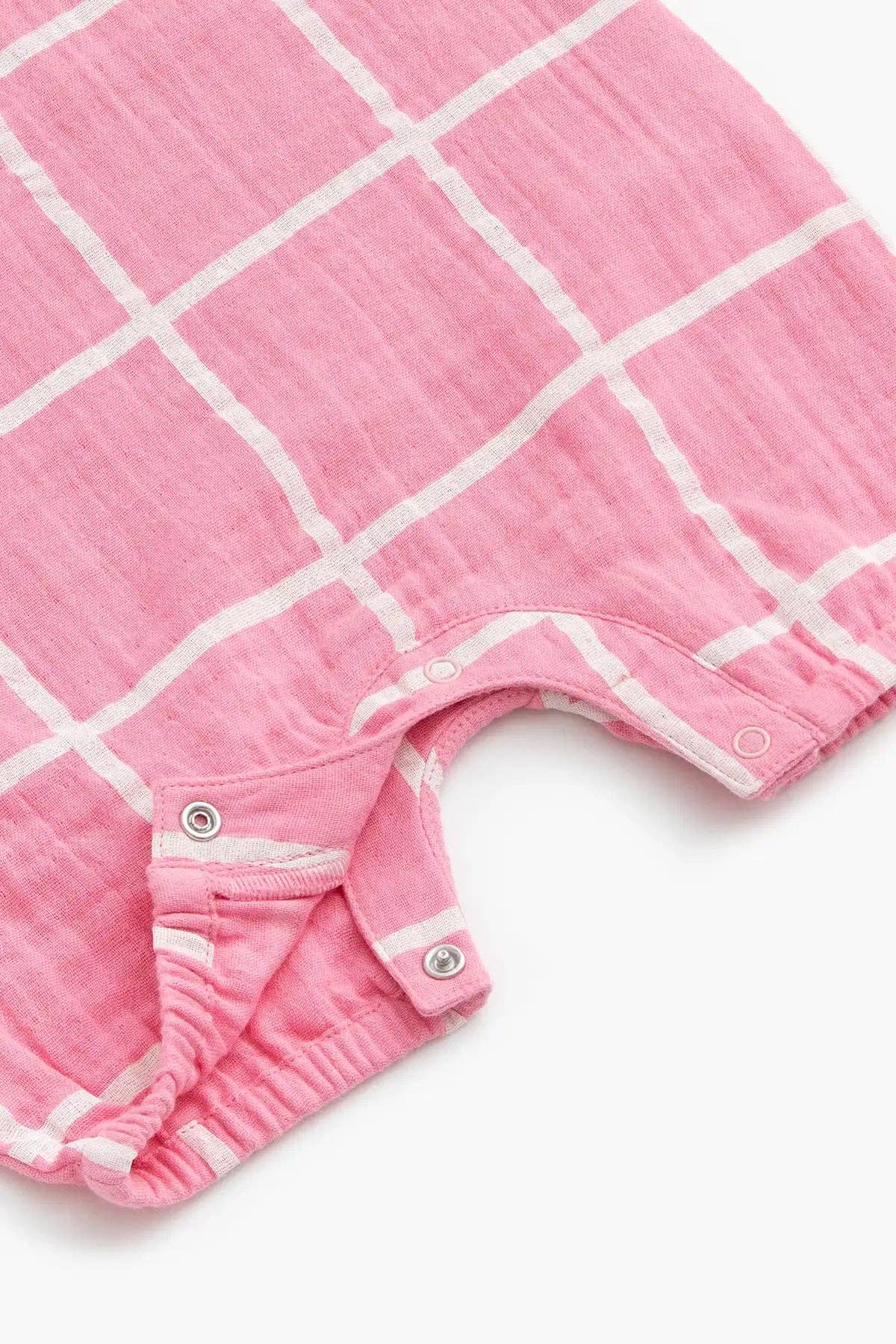 Monica + Andy – Großhandel Strampler – Baby – Gaze-Bubble-Strampler_Rosa Fensterkreuz2