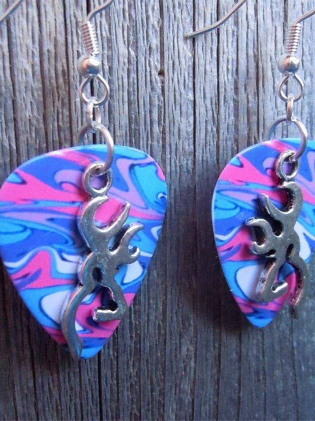 Browning hjorte store charme Guitar Pick øreringe for engroshandel hos Simply Raevyn