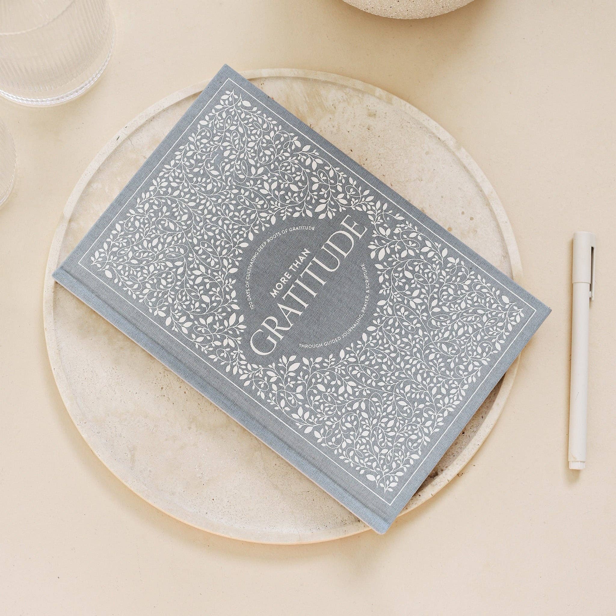 Paige Tate Christian Gifts – wholesale Journal och dagbok – Mer än tacksamhet: Guidad journalföring, bön och skrift1