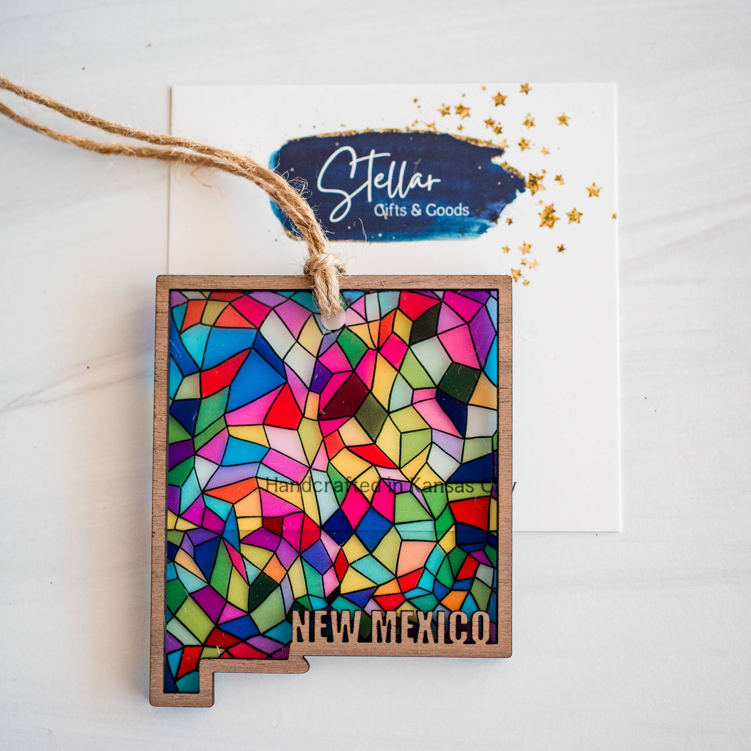 Stellar Gifts & Goods Wholesale - Vente Objets de décoration - Ornements - Vitrail Fête d'État - Noël Local23