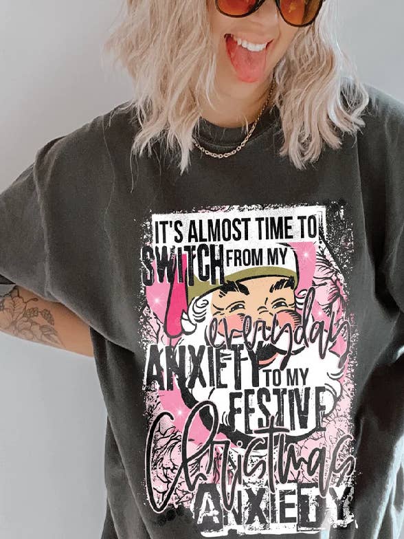 Næsten tid til at skifte til juleangst grafisk tee for engroshandel hos Wilde and Ink Threads