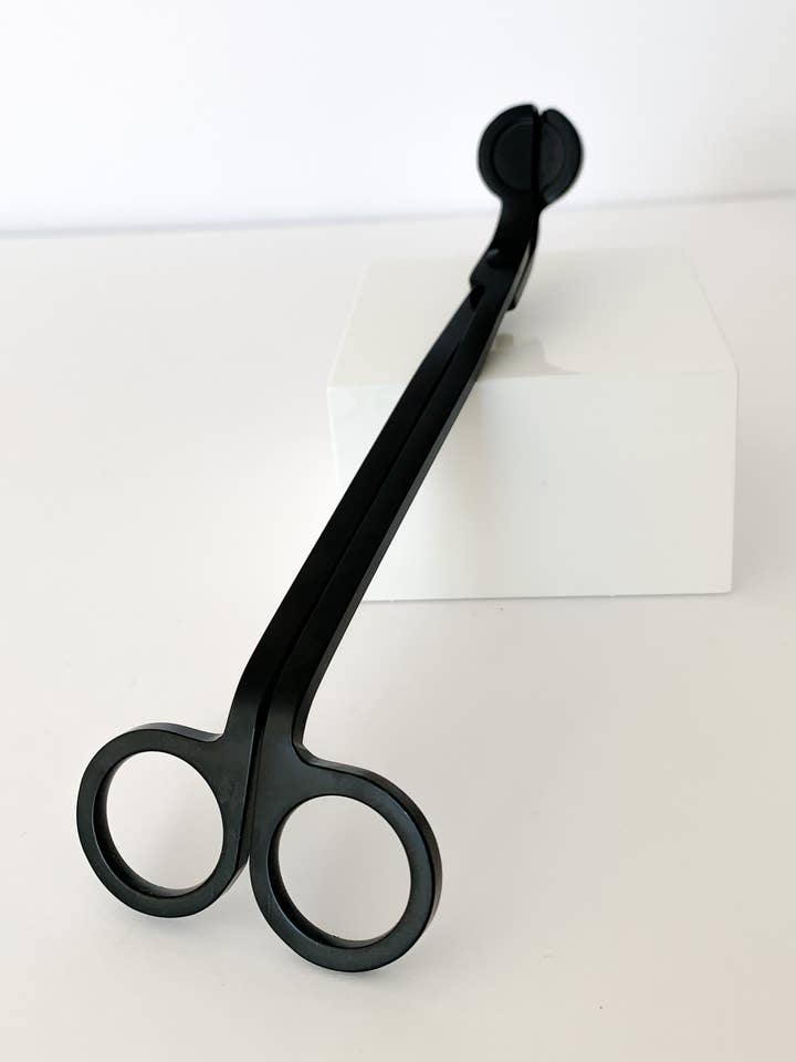 Coupe-mèche noire pour la vente par Simply Sunday Candles