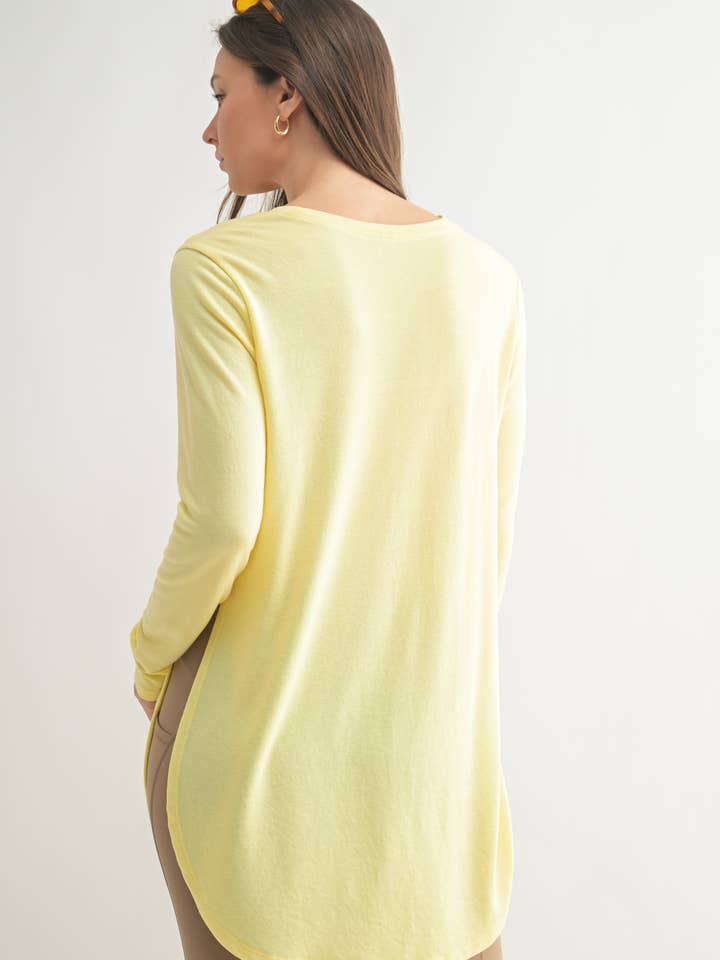 Mono B – Großhandel Tunika – Damen – Langärmliges Flow-Top mit seitlichem Schlitz2