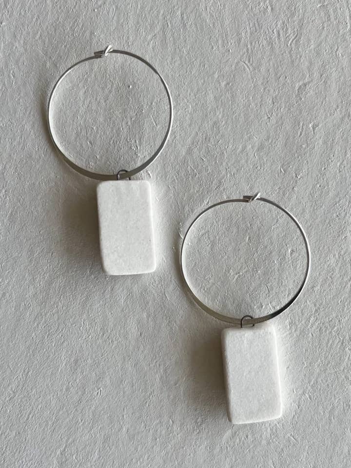 Créoles et rectangles | Pearl pour la vente par Clay by Shay