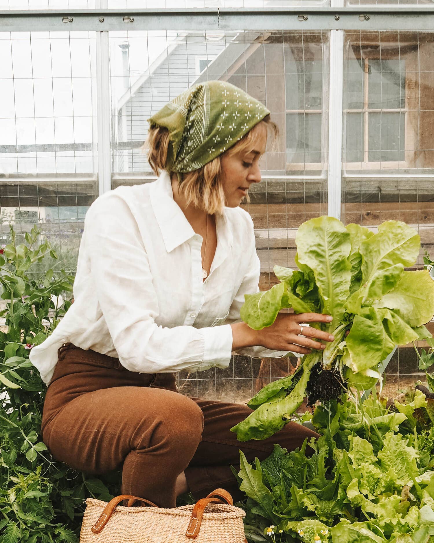 Eco Raw Studio – wholesale Bandana - Dam – Olivgrön Klassiskt tryck Naturfärgad Bandana (Vit bläck)1
