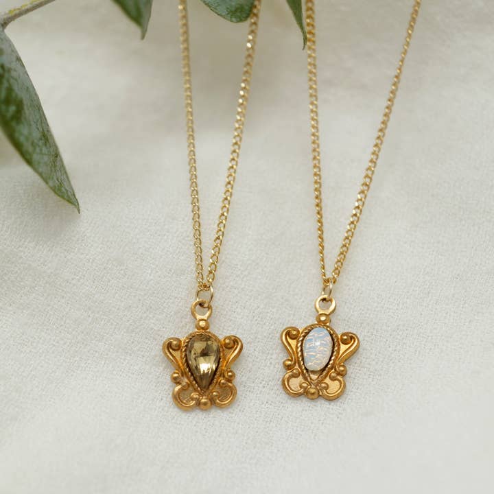 Abbey — Collar con dijes vintage de los años 40 y 50 para venta al por mayor de Subject II Change