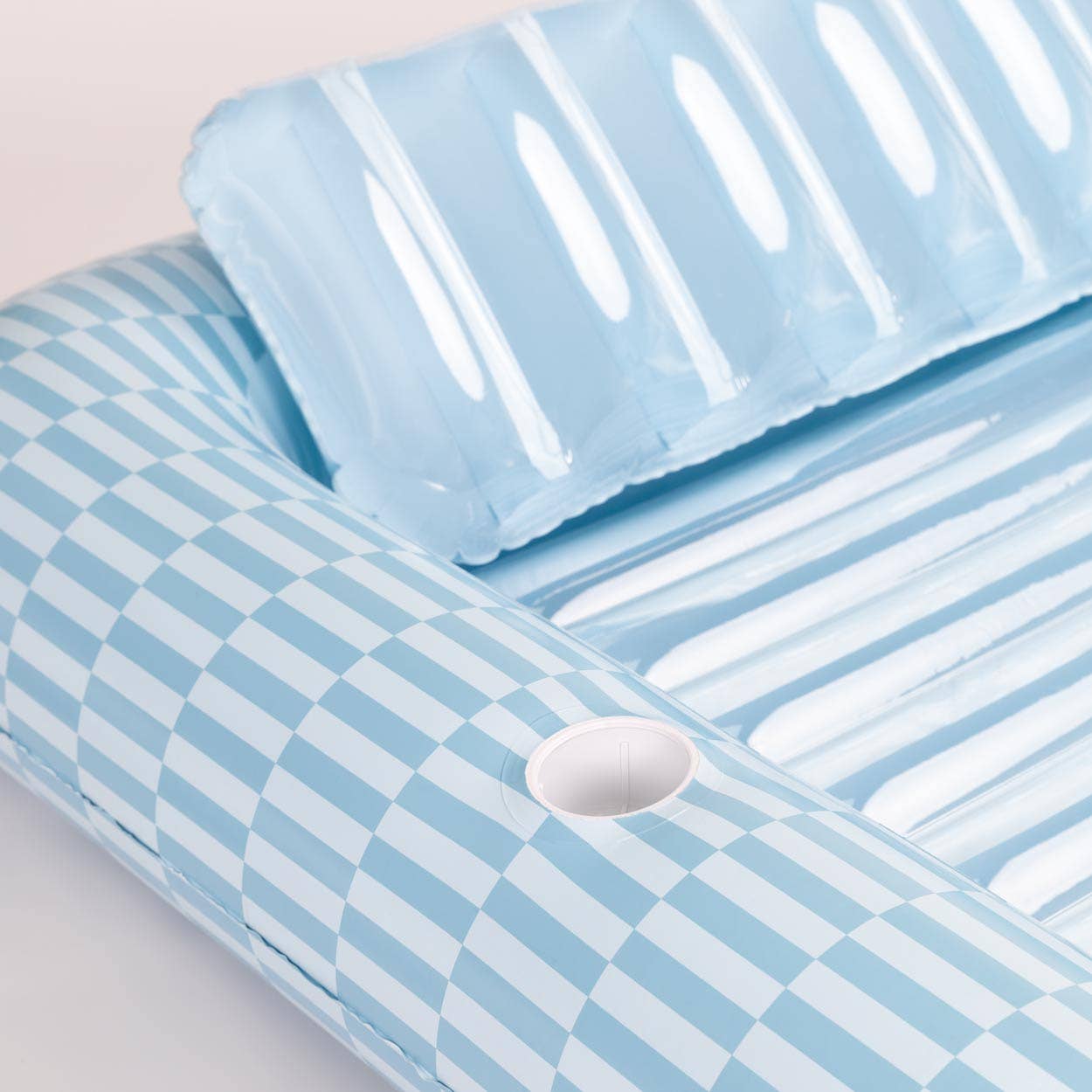 Flamingueo - Wholesale Beach Accessories - Tanning pool with blue cup holder2