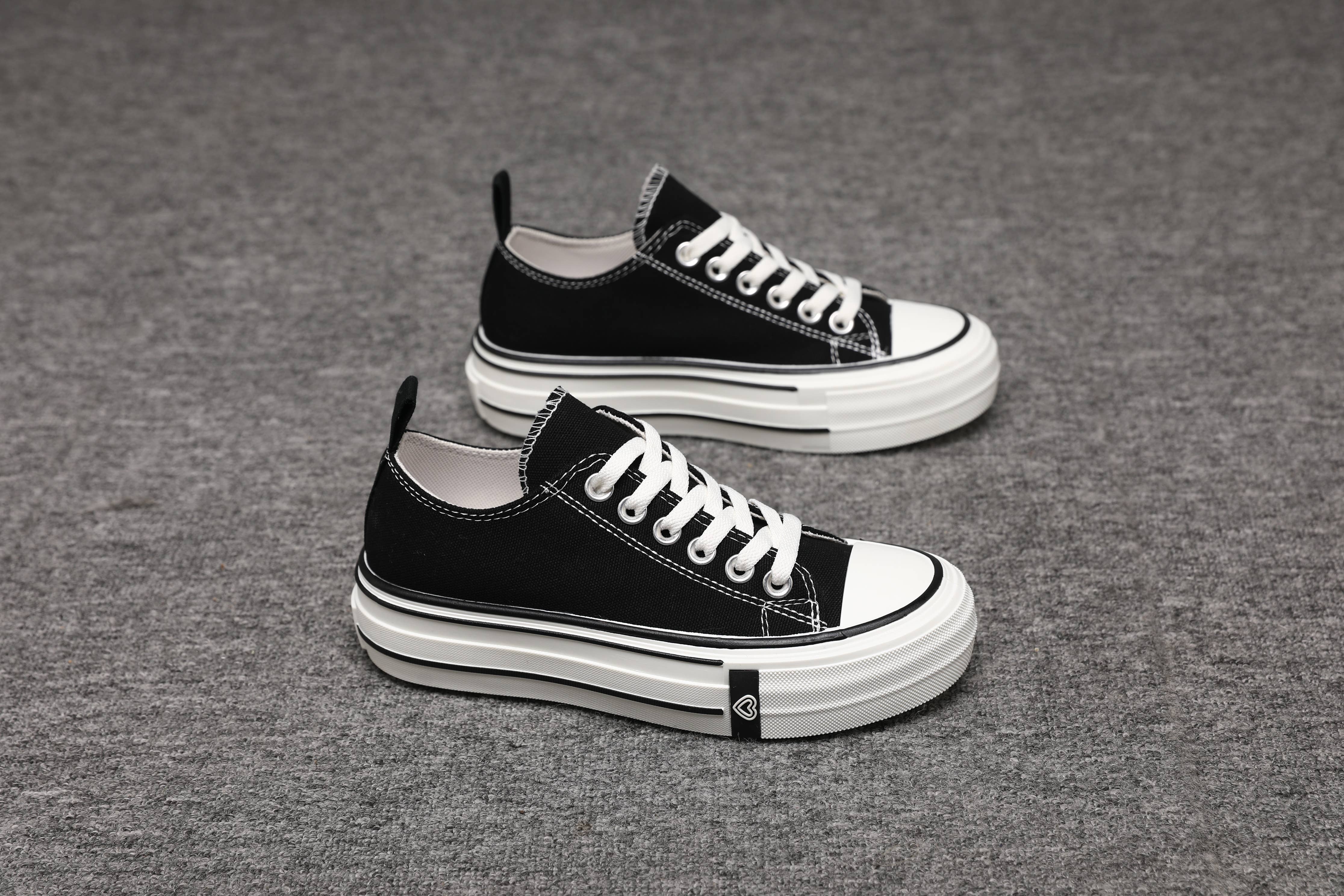 Top Staka - Wholesale Sneakers - Dames - Top Staka damessneakers van canvas met chunky plateauhak24