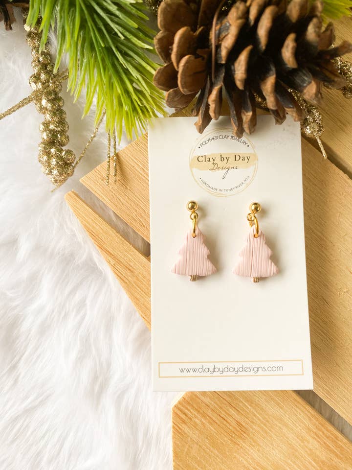 Rosa Weihnachtsbaum-Ohrring - Polymer-Ton, Hänge-Stil für den Großhandel von Clay by Day Designs