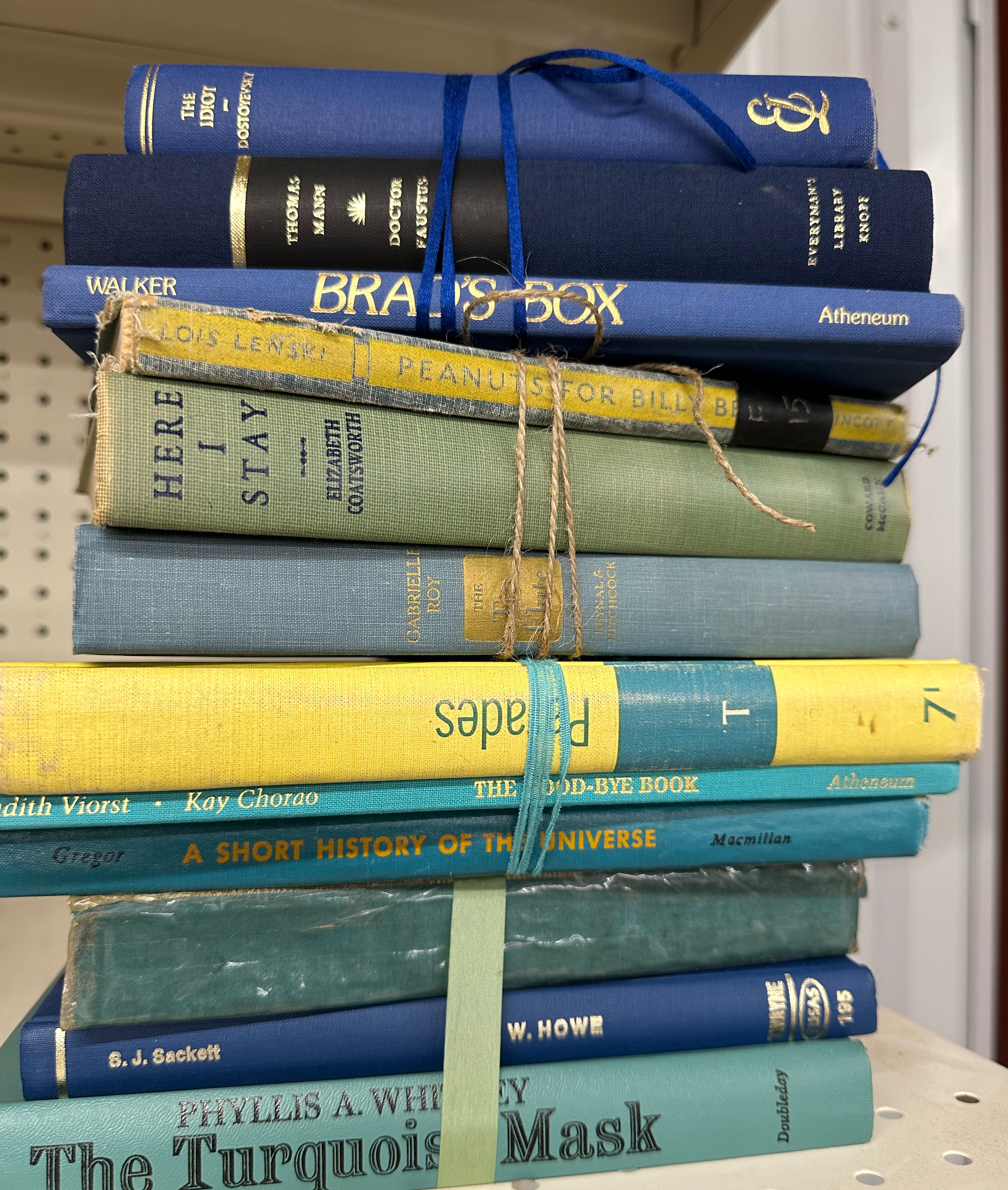 Made Market Co. - Vente Décorations de table - Lot de 3 livres vintage décoratifs - Couleurs fraîches8