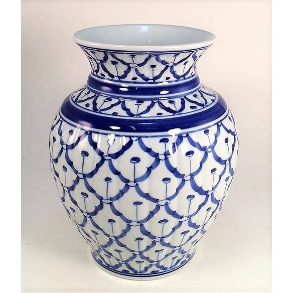 Jarrón, piña flor incisa para venta al por mayor de Sea Island Imports, Inc.