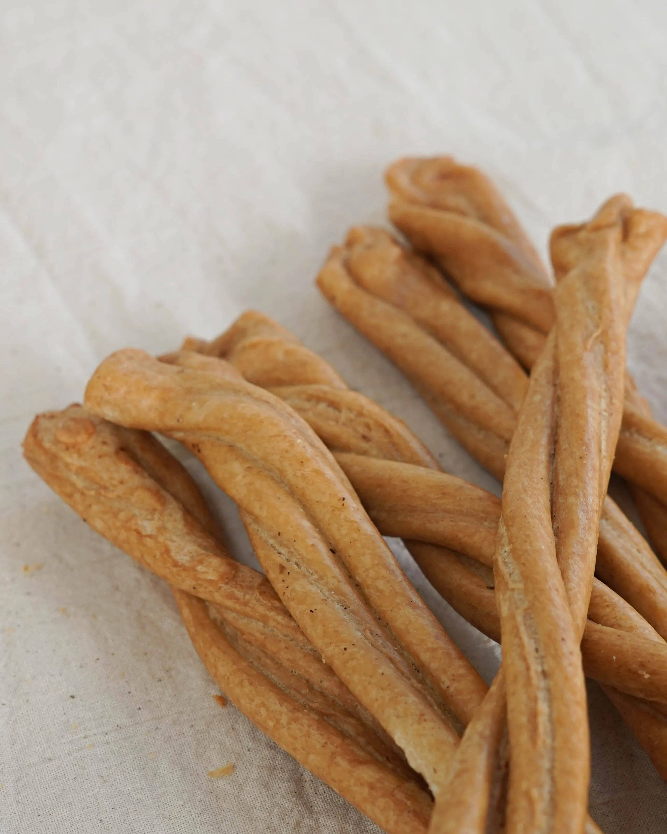 OLIO DI SERRA - Wholesale Crackers - Classic Braids - Plain Aperitif Breadsticks (300g)2
