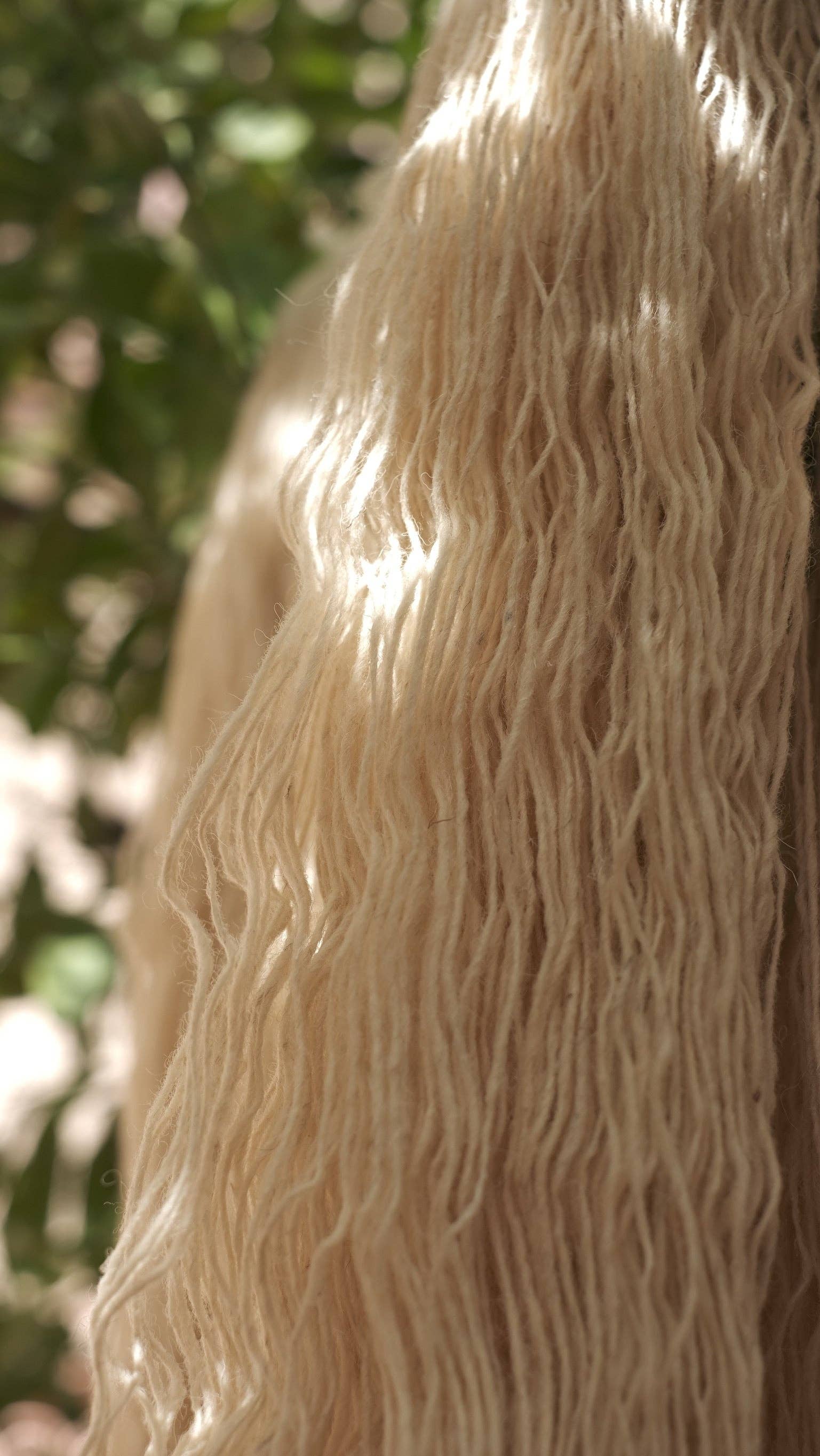 TŪNIQ - Wholesale Yarn - Hand-Spun Wool Threads - Undyed Cream3