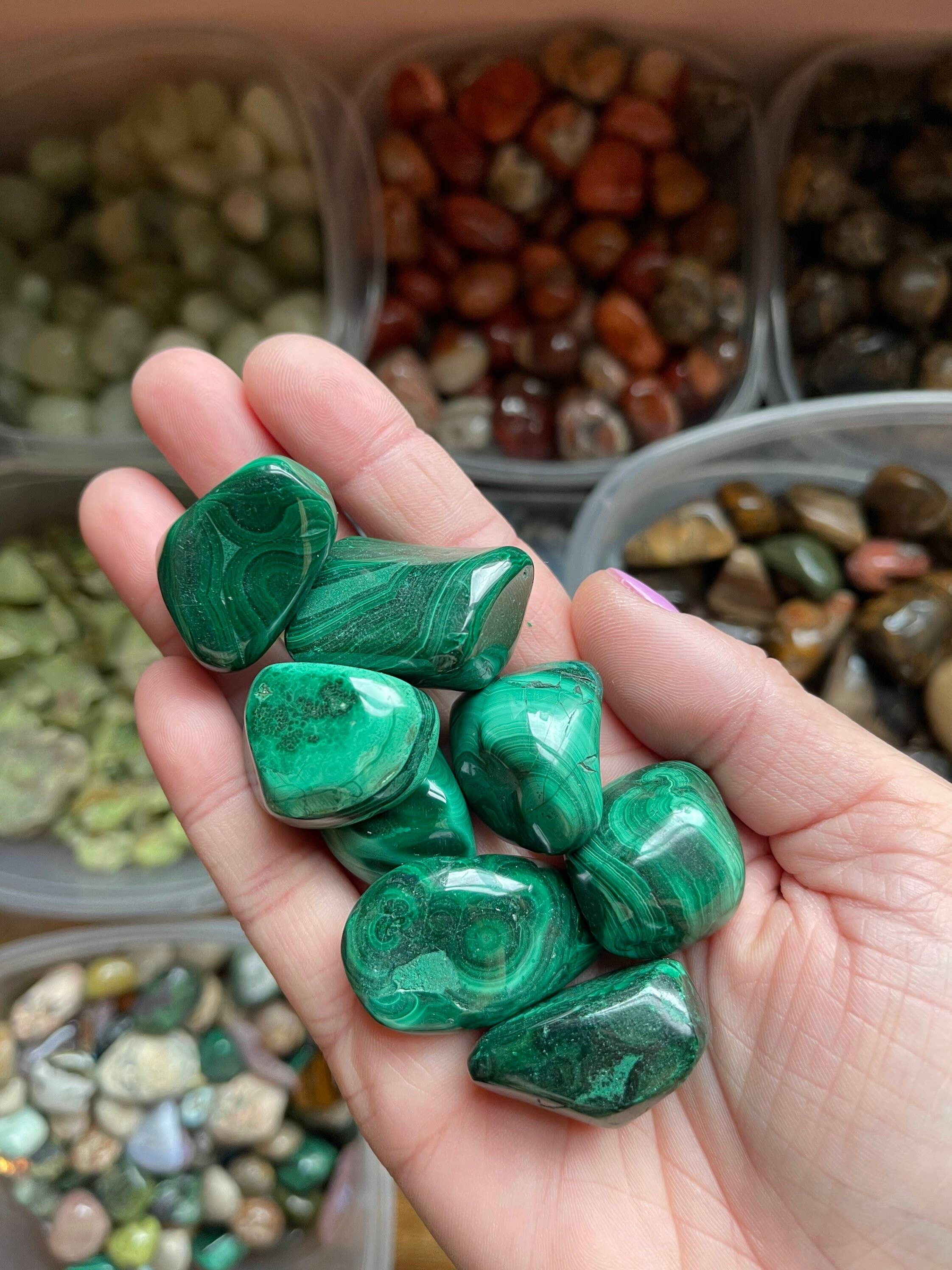 Tumbledshop – Großhandel Spiritueller Stein/Kristall – Trommelstein aus Malachitkristall, Chakra-Stein, Manifest2