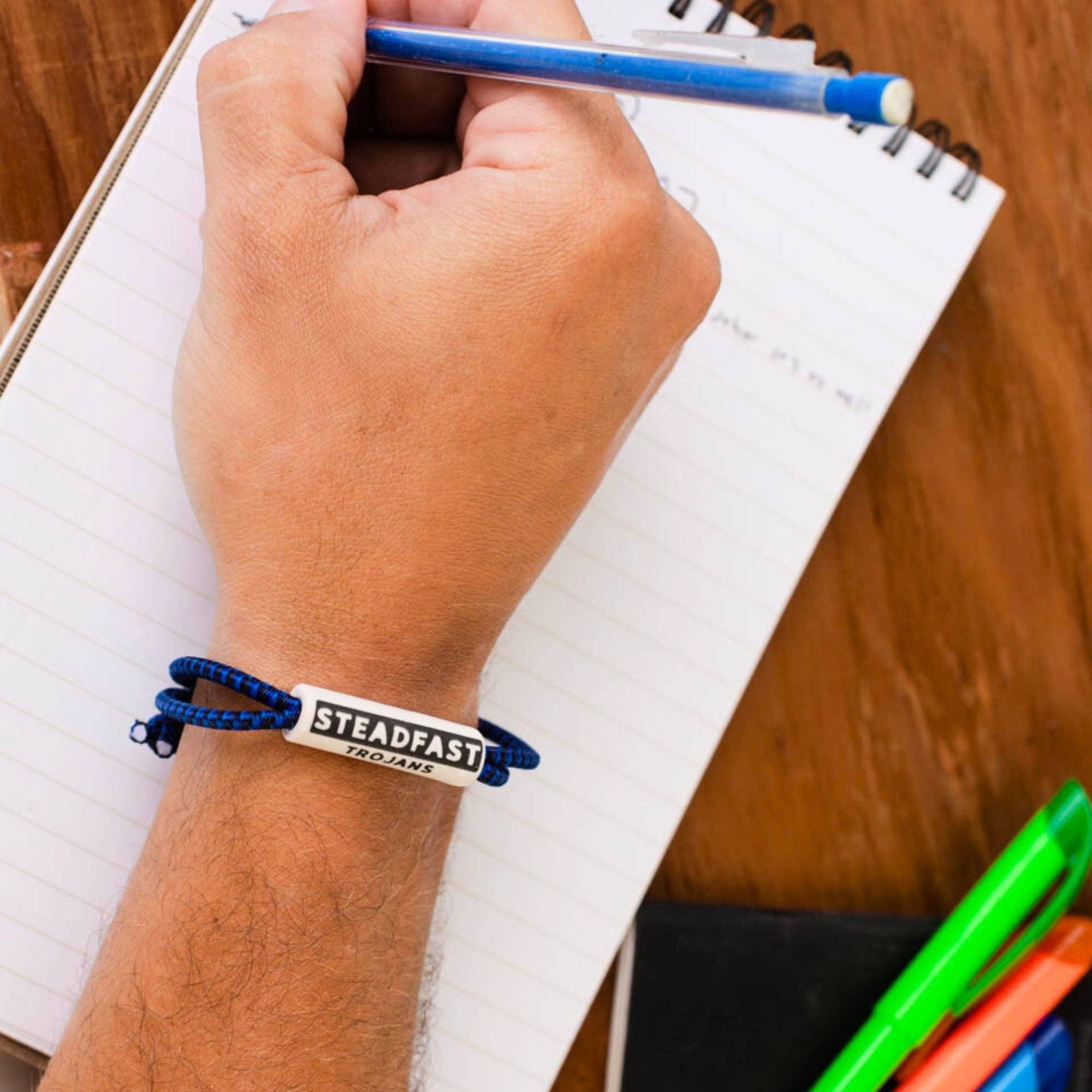 MudLOVE – Großhandel Gewebtes/geflochtenes Armband – Individuelle aktive Lifestyle-Armbänder auf Stretchkordel21