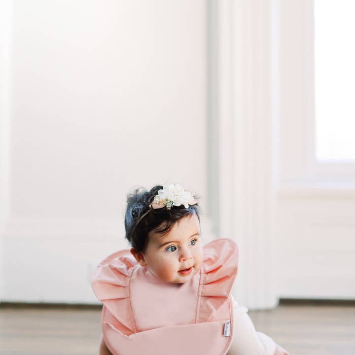 BIBTIQUE – Großhandel Lätzchen – Baby – Pink Blush Angel Lätzchen Mädchen Rüsche Wasserdicht Babylätzchen