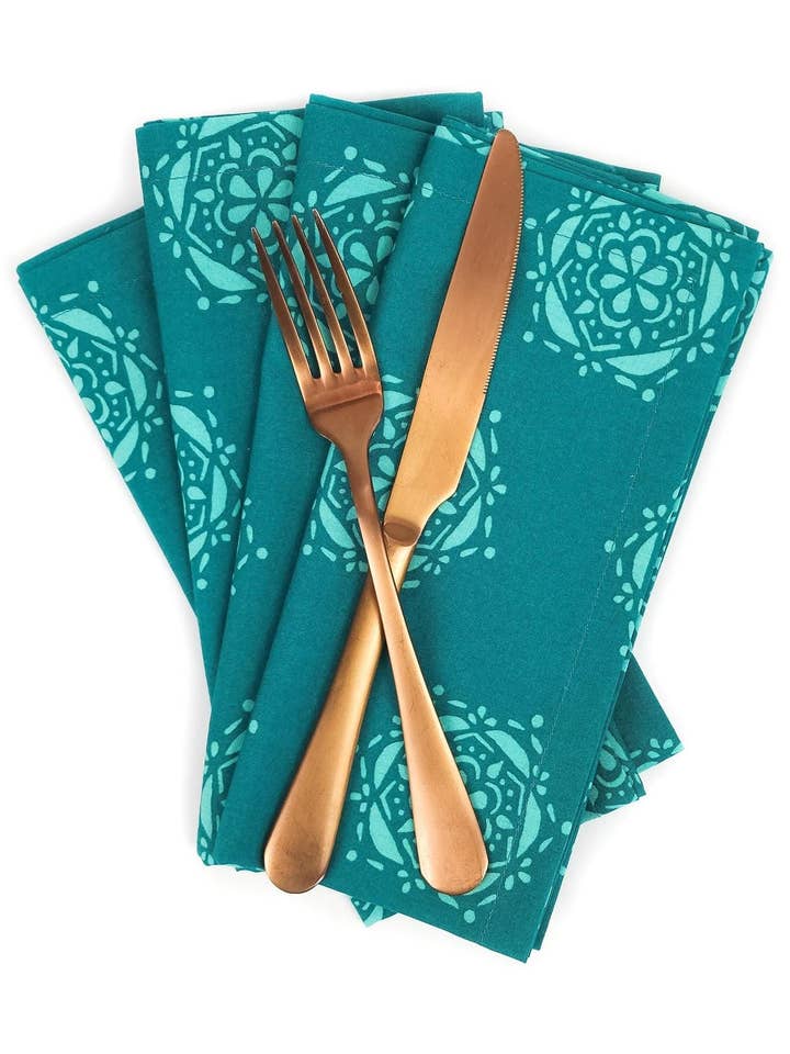 Serviettes en tissu médaillon bleu sarcelle, lot de 4 pour la vente par 90 West Linen Co.