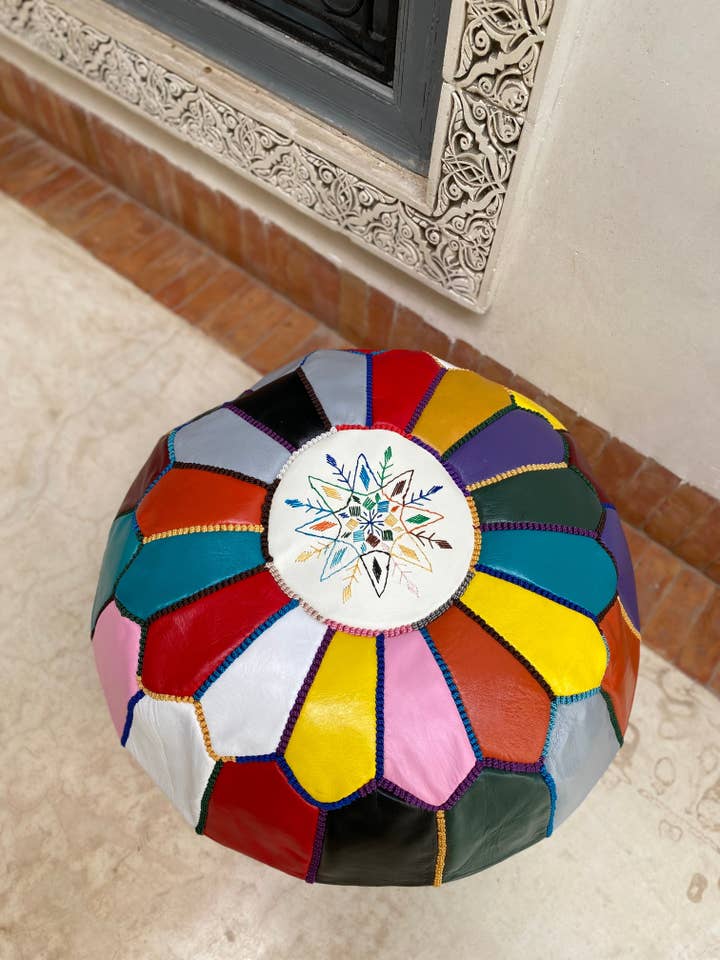 Pouf in pelle fatto a mano - taglia M per la vendita all'ingrosso da parte di SOUK in the CITY