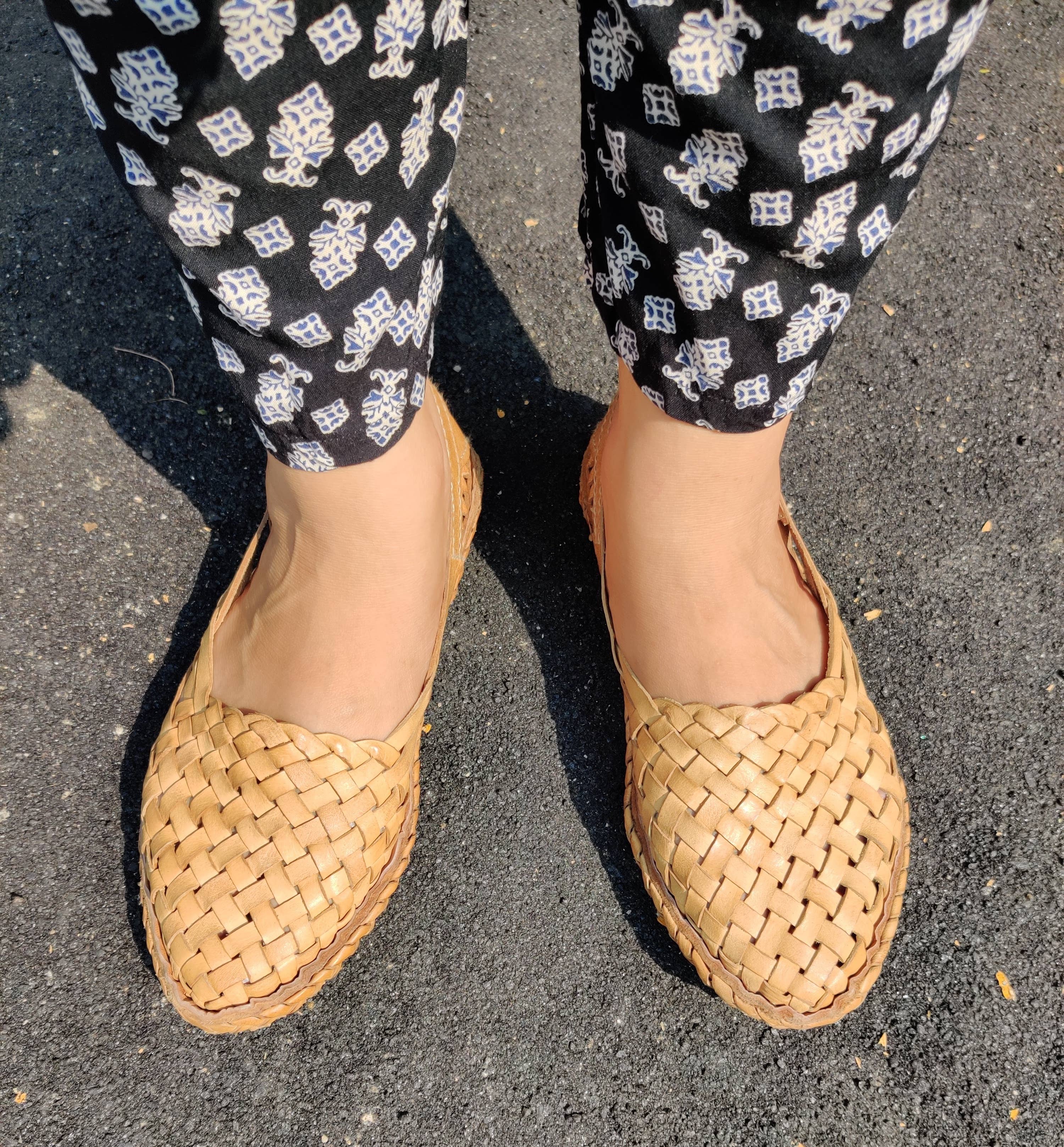 Raahi Global – wholesale Sandals – Women's – Natural Leather Huarache Handmade Sandals For Women