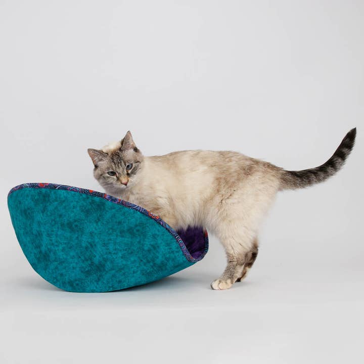 The Cat Ball - Wholesale Pet Bed - Cat/Dog - Jumbo Cat Canoe Bed - Taco-Shaped Nest for Cats and Dogs10