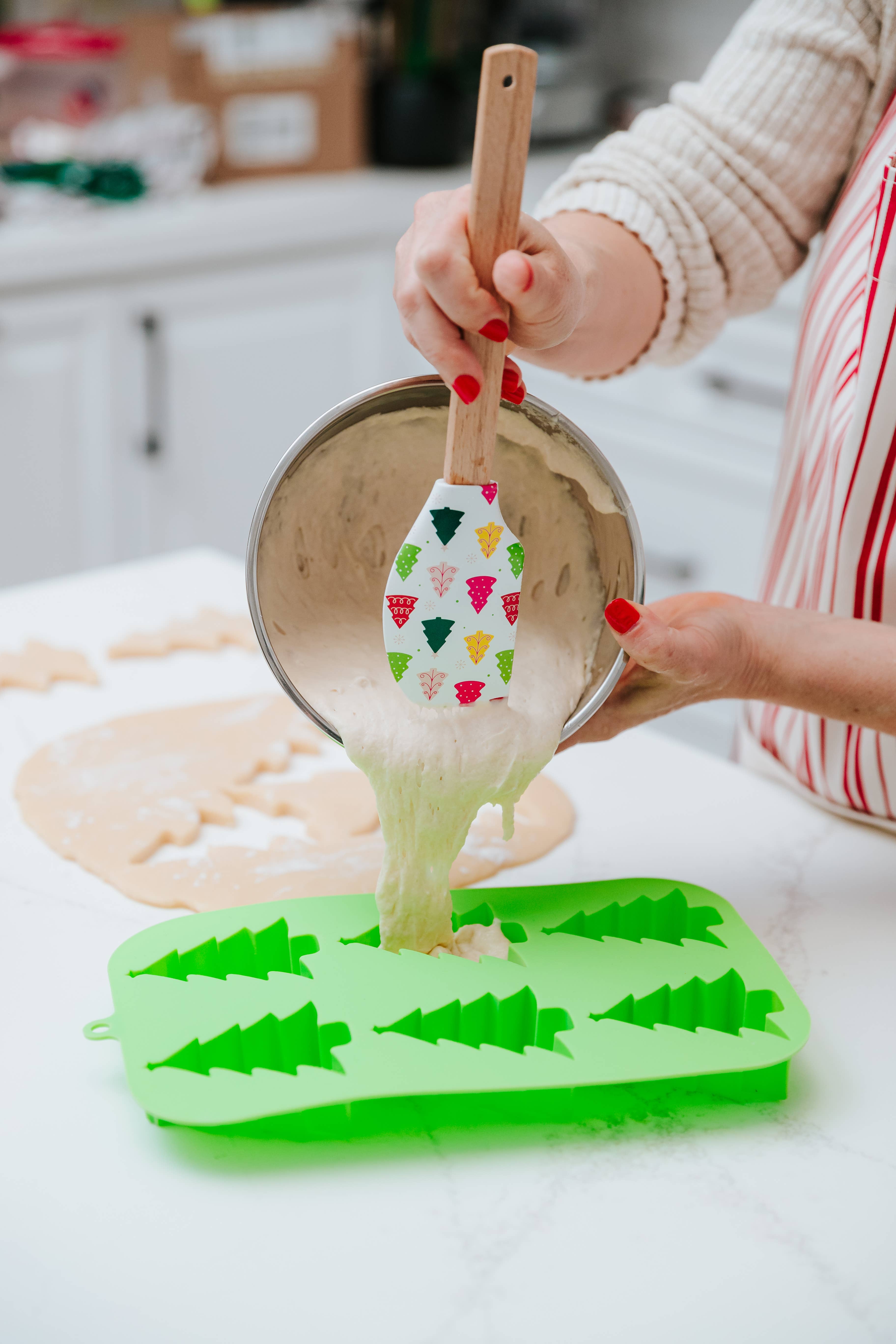 Handstand Kitchen - Wholesale Baking Dish - Festive Tree Baking Set – Cupcake Mold, Spatula & Cutter5
