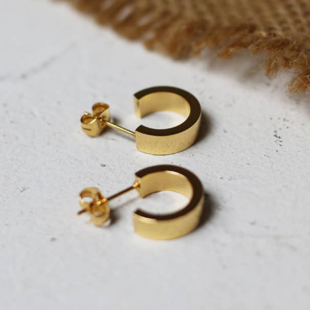 Orecchino a cerchio spesso in oro per la vendita all'ingrosso da parte di White Leaf