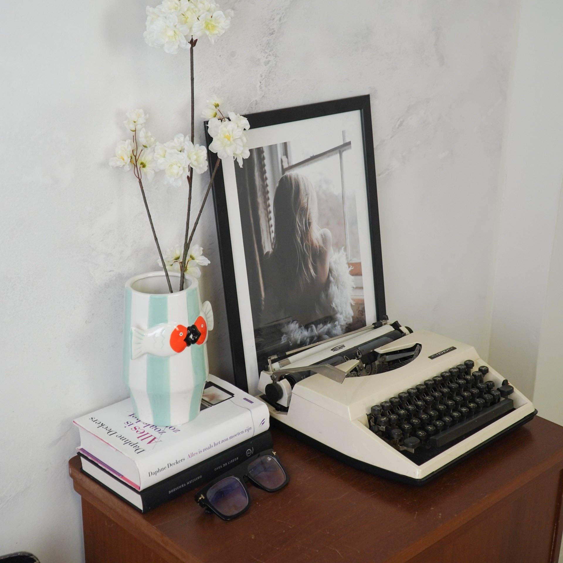 Housevitamin bv - Wholesale Vase - Vase - Flower Vase Fish-Mint/White/Orange - 14x11,5x18,5cm2