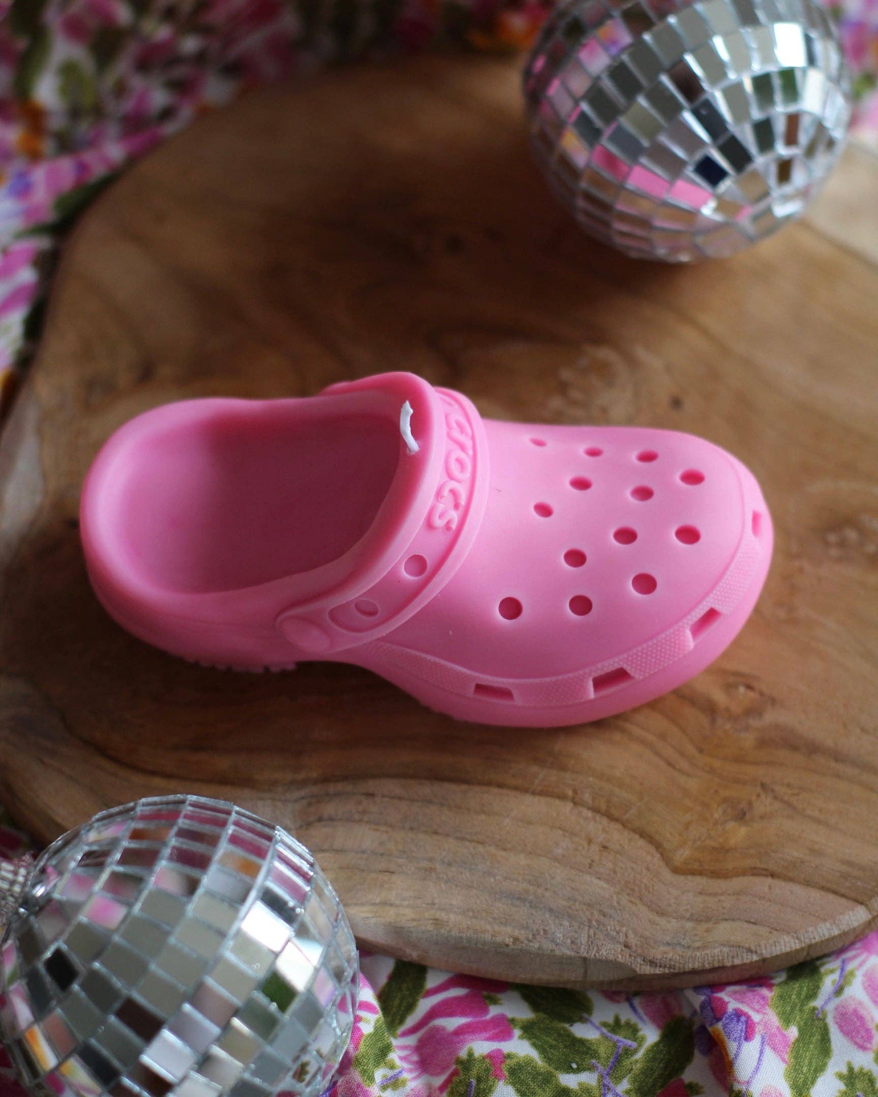 Meet me at the corner - Wholesale Novelty Candle - Crocs candle3