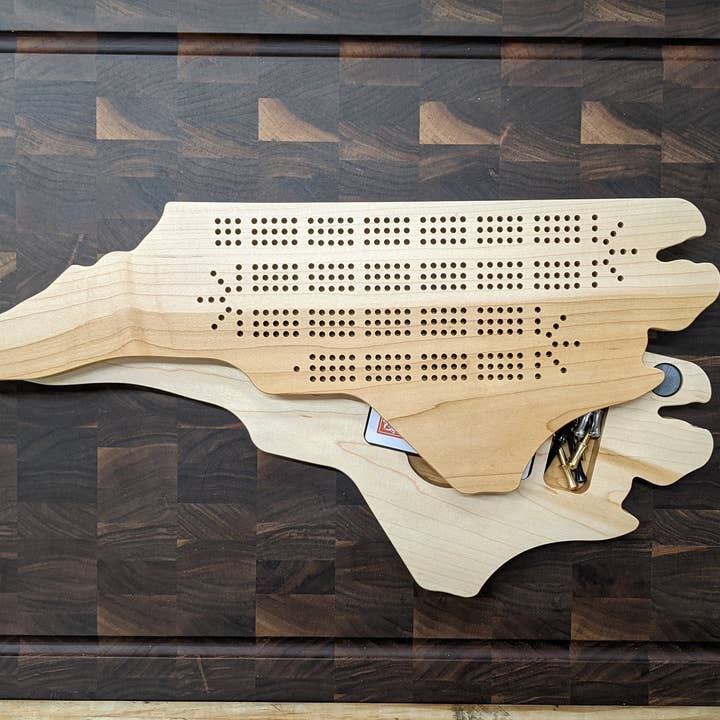 Cribbagebord voor op reis van North Carolina State NC, opslag binnen! , Inclusief kaarten en pinnen! voor wholesale door Arts and Craftsmanship