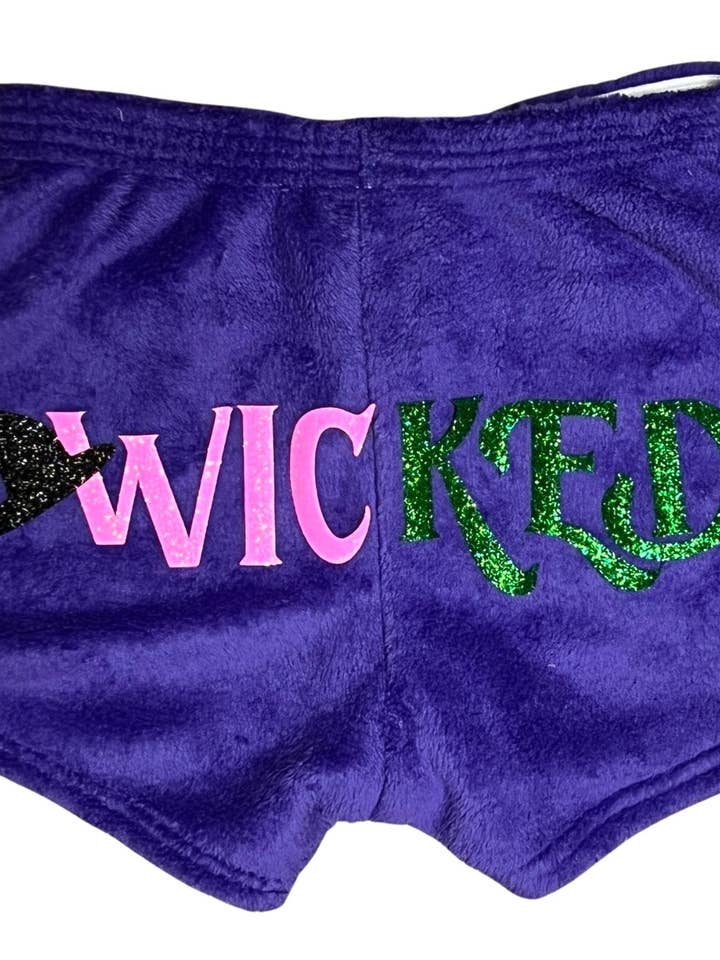 Pantalones cortos de pijama "WICKED" morados y peludos para venta al por mayor de Made With Love & Kisses
