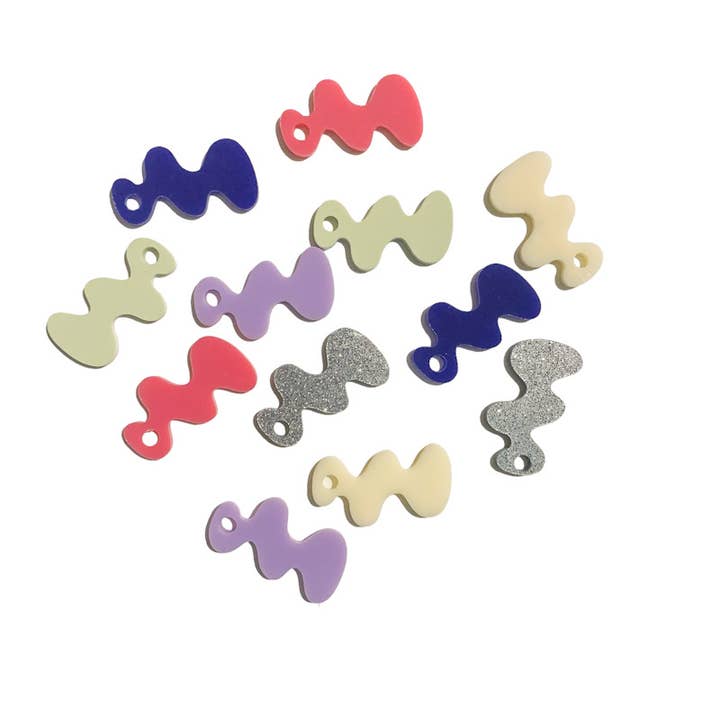 Petites boucles d'oreilles abstraites pour la vente par AKA Tropicalia