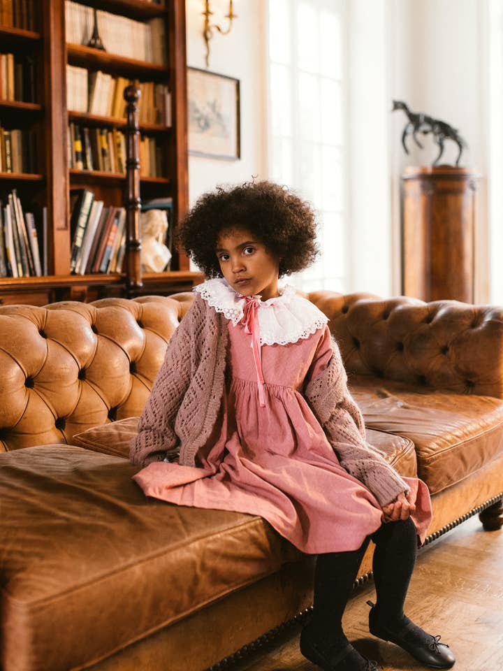 Vestido infantil Tess blanco de algodón con terciopelo rosa para venta al por mayor de OÛCOLLIE