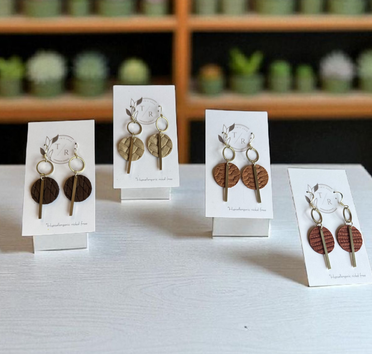 Twig & Rue boutique - Vente Boucles d'oreilles pendantes - mini-Jude | Boucles d’oreilles en cuir véritable, nouvelles couleurs3