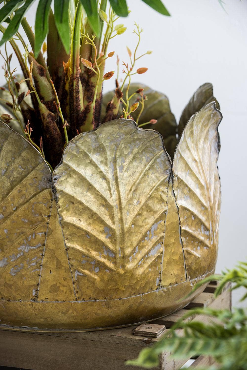 A&B Home Group Inc. - Wholesale Plant Pot - S/3 Gilded Zinc Leaf Bowl Planter Set (3-Piece)4