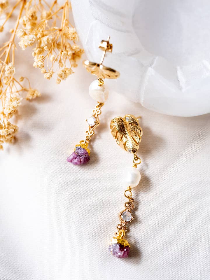 Tahlia Dangles pour la vente par Rox & Lily