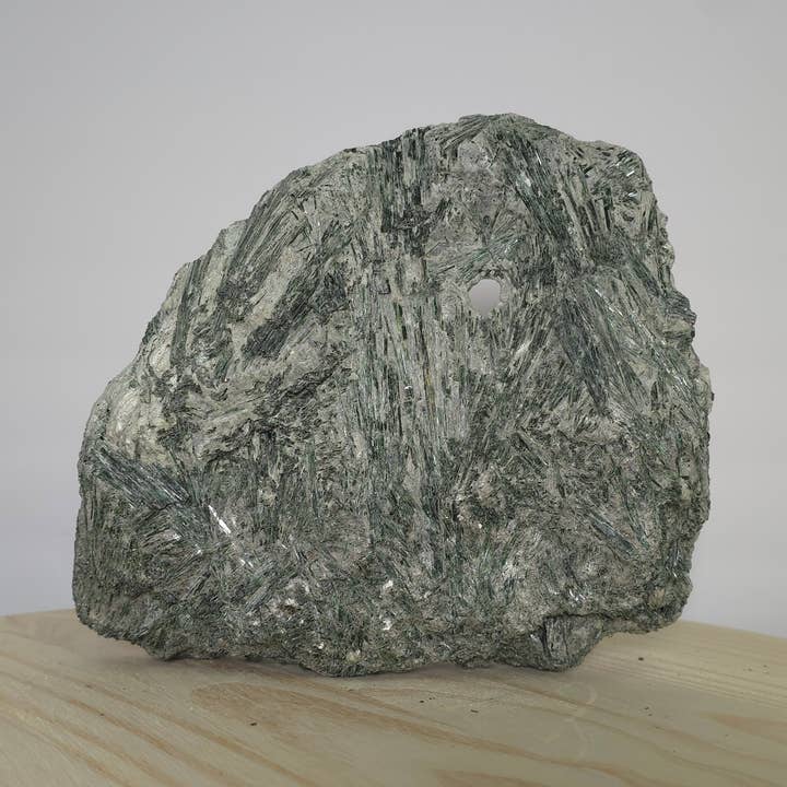 Campione D di Diopside Verde per la vendita all'ingrosso da parte di The Texas Rocks